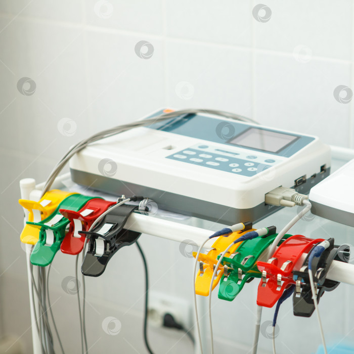 Скачать единица измерения электрокардиограммы в кабинете врача фотосток Ozero