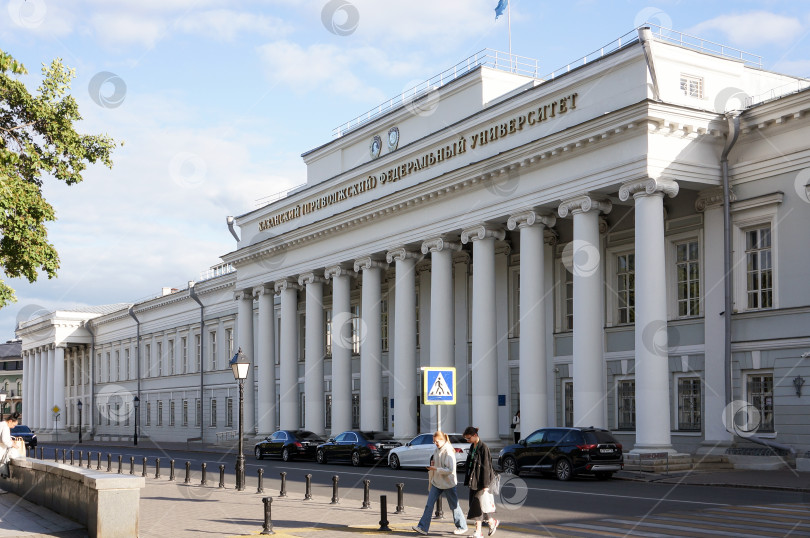 Скачать Казань, Татарстан, Россия - июнь 2023: главное здание Казанского приволжского федерального университета фотосток Ozero