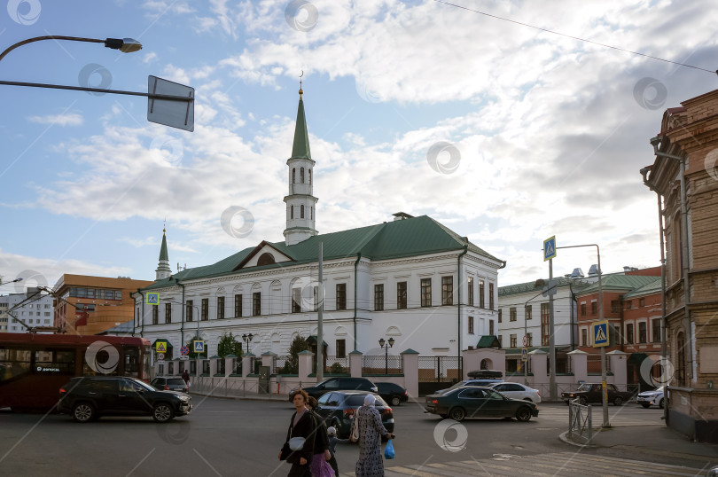 Скачать Казань, Татарстан, Россия - июнь 2023: Галеевская мечеть -  памятник татарской культовой архитектуры фотосток Ozero