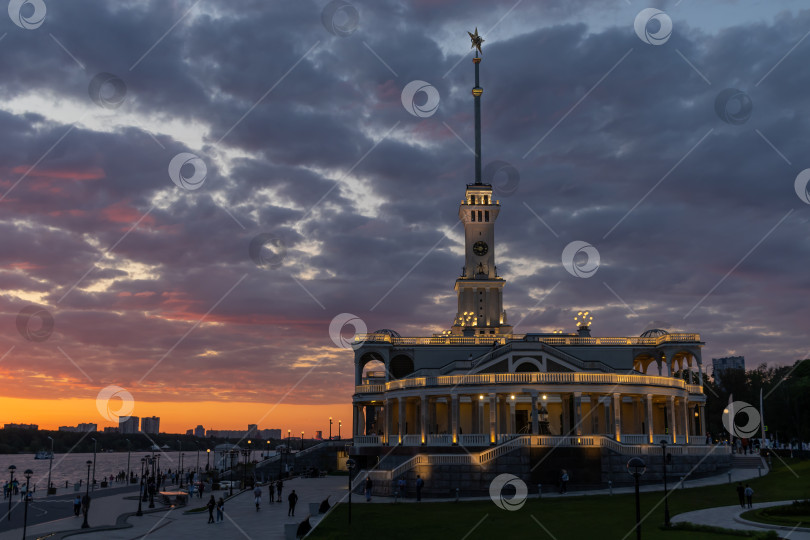 Скачать Москва. Северный речной вокзал. Закат. фотосток Ozero