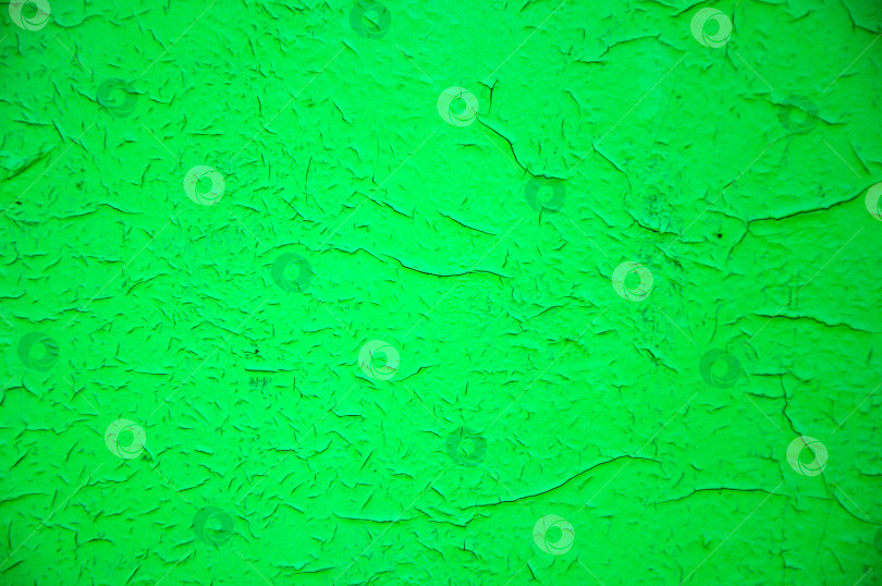 Скачать Монохромная поверхность, окрашенная в ярко-зеленый цвет с трещинами. фотосток Ozero