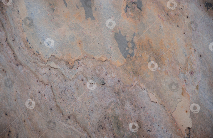 Скачать Натуральный серый песчаник со следами эрозии крупным планом. фотосток Ozero