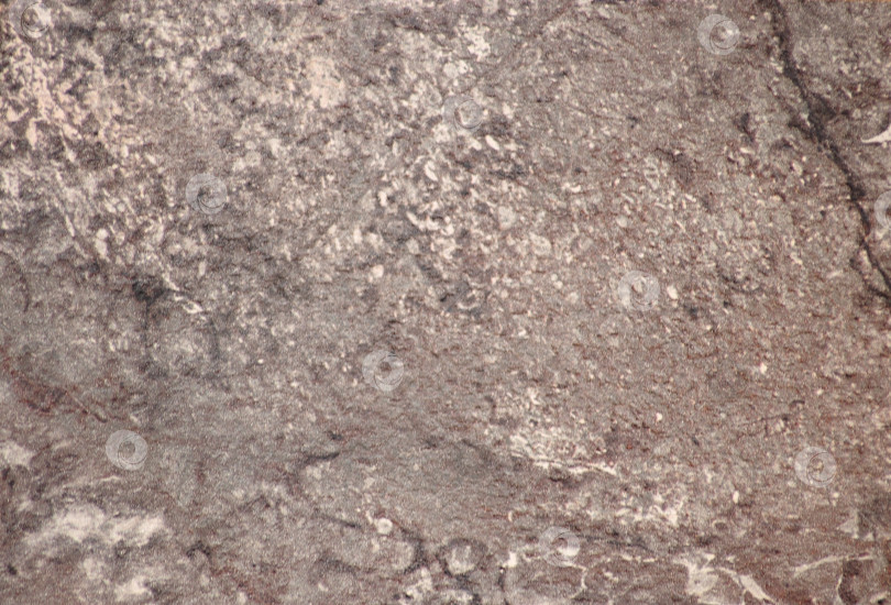 Скачать Шероховатая поверхность натурального камня коричневого цвета с трещинами и брызгами крупным планом. фотосток Ozero