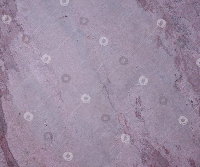 Скачать Темно-бордовый мрамор с серыми вставками, крупный план полированной поверхности из натурального камня. фотосток Ozero