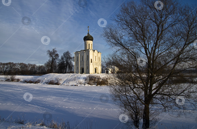 Скачать Церковь Покрова Пресвятой Богородицы на Нерли, Россия. фотосток Ozero