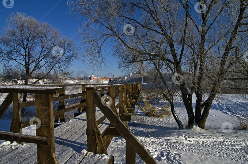 Скачать Пешеходный мост в Суздале, Россия, фотосток Ozero