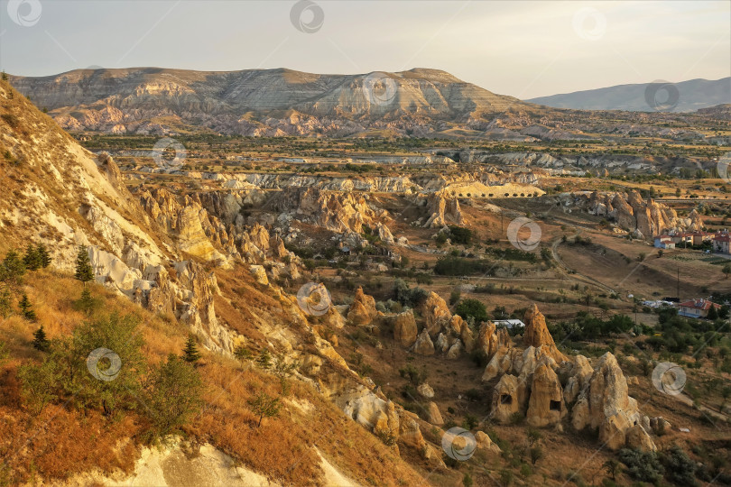 Скачать Великолепный пейзаж Каппадокии в золотой час. фотосток Ozero