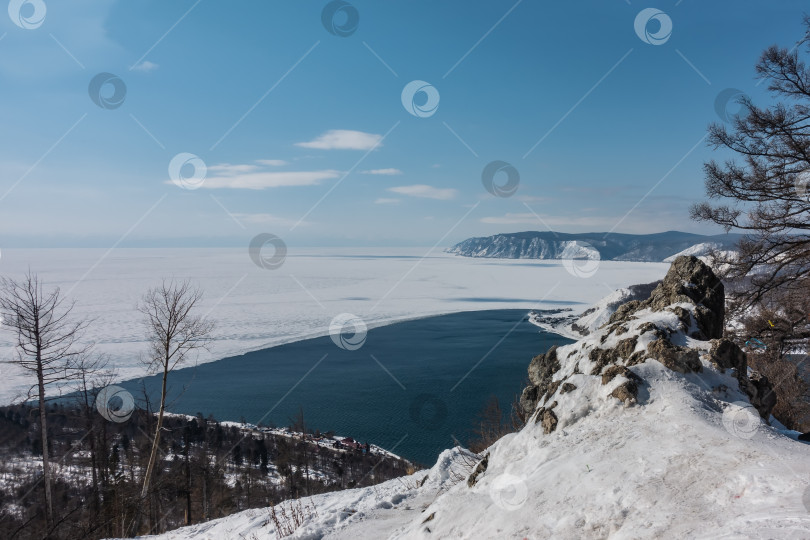Скачать Река Ангара вытекает из озера Байкал. фотосток Ozero