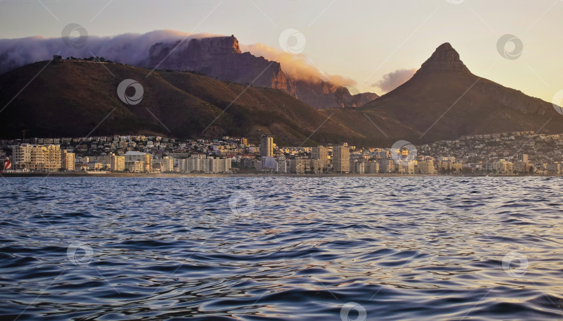 Скачать Вид на Кейптаун со стороны Атлантического океана. фотосток Ozero