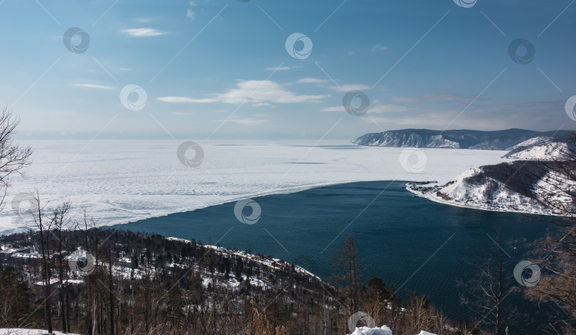 Скачать Незамерзающий исток реки Ангары.  Листвянка фотосток Ozero