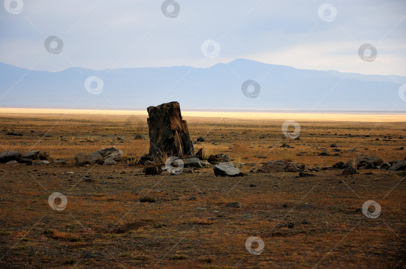 Скачать Остатки древнего ритуального каменного сооружения. фотосток Ozero