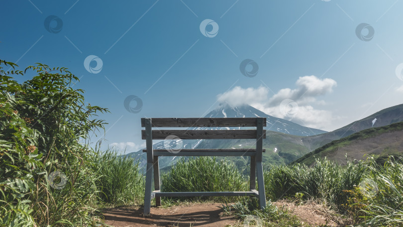 Скачать Смотровая площадка с видом на Вилючинский вулкан.  Камчатка фотосток Ozero