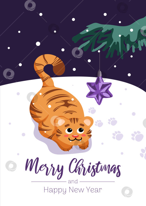 Скачать Милый тигренок играет с игрушечной звездой на рождественской елке. счастливого Рождества. Символ китайского Нового 2022 года. Для плакатов, открыток, баннеров, печати на ткани фотосток Ozero