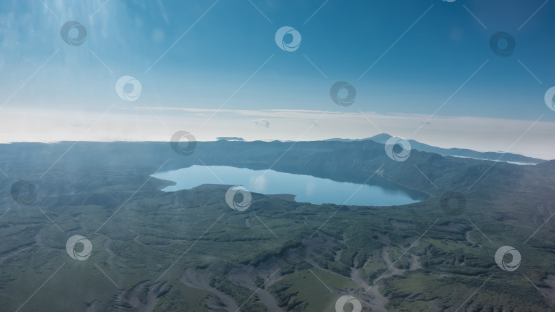 Скачать Камчатский пейзаж в лучах солнца, вид с высоты. фотосток Ozero