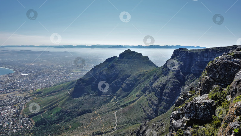 Скачать Вид с вершины Столовой горы в Кейптауне. фотосток Ozero