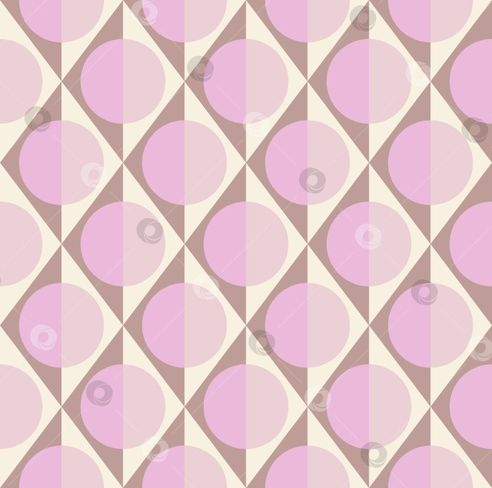 Скачать Простой геометрический бесшовный узор из ромбов, треугольников и кругов бледно-серого, кремового и розового цветов фотосток Ozero