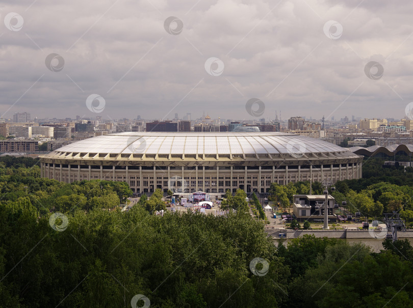 Скачать Москва. Большая спортивная арена Лужники. Вид с Воробьёвых гор. фотосток Ozero