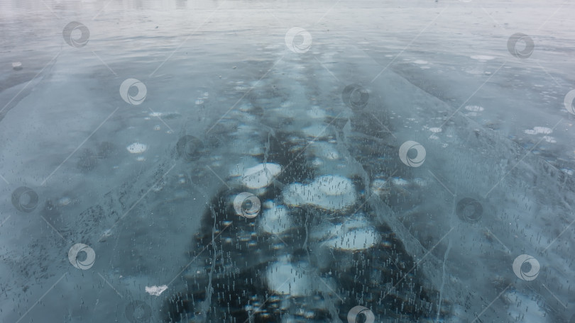 Скачать Блестящая гладкая поверхность льда. Крупный план. Полный кадр. фотосток Ozero