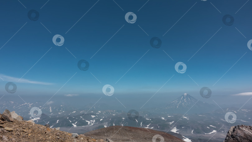 Скачать Вид с вершины горы на Камчатскую долину. фотосток Ozero