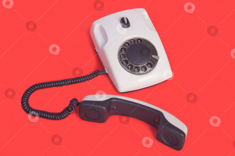 Скачать Старый белый телефон фотосток Ozero