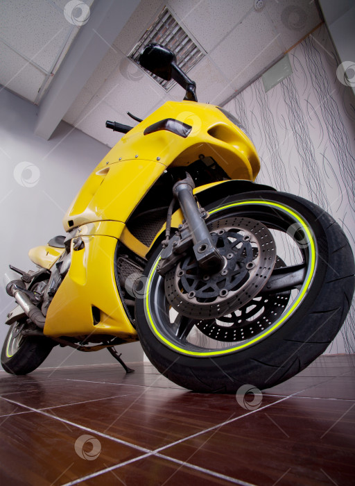 Скачать мотоцикл в гараже фотосток Ozero