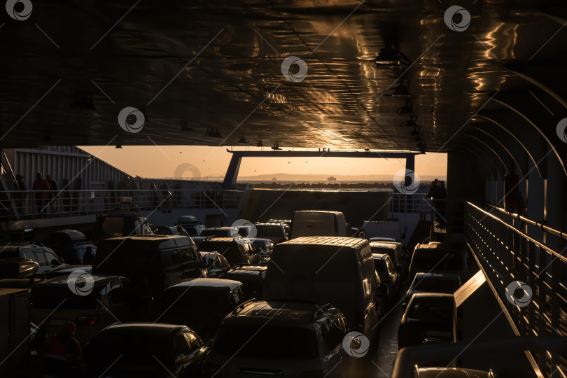 Скачать автомобили на морском грузовом пароме фотосток Ozero