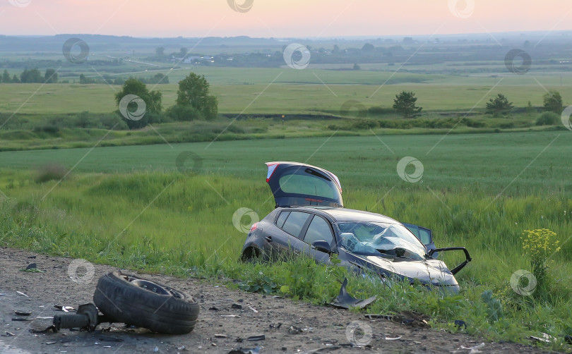 Скачать разбитый машиной после аварии фотосток Ozero