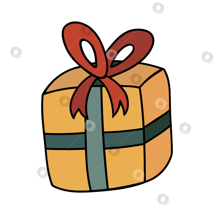 Скачать Симпатичная желтая подарочная коробка с рисунком каракуля с зеленой лентой и красным бантом на Рождество, день рождения или другой праздник. Стилизованный рождественский знак. Закрытое настоящее. Векторная иллюстрация с выделенным от руки контуром. фотосток Ozero