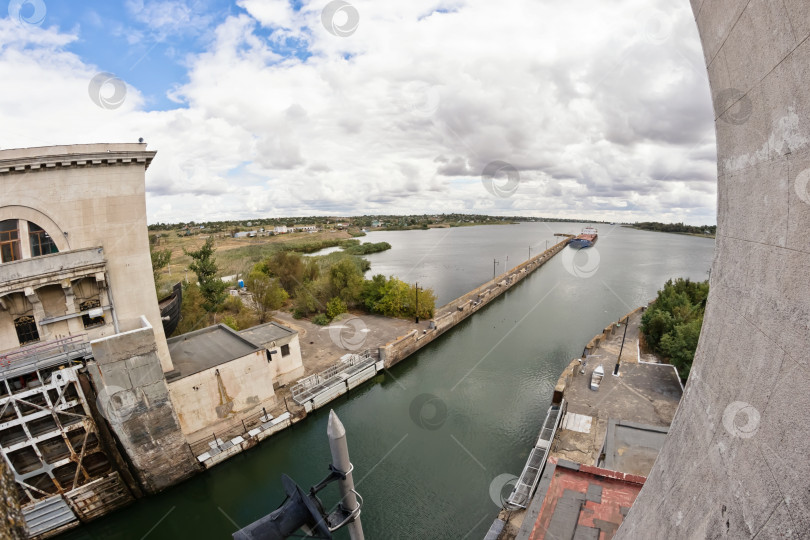 Скачать Вход в шлюзовую камеру шлюза Волго-Донского судоходного канала фотосток Ozero