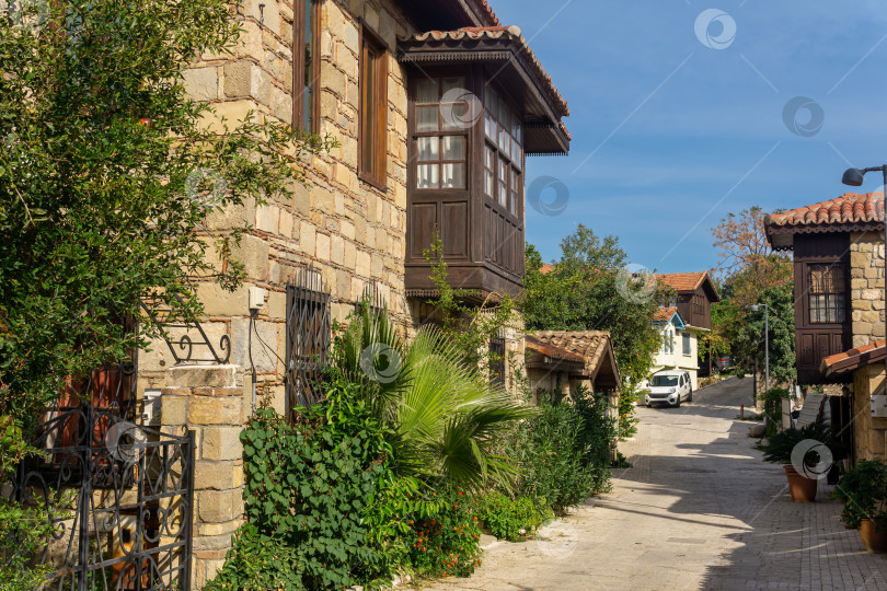 Скачать старинные дома в историческом районе Сиде в Манавгате, Турция фотосток Ozero