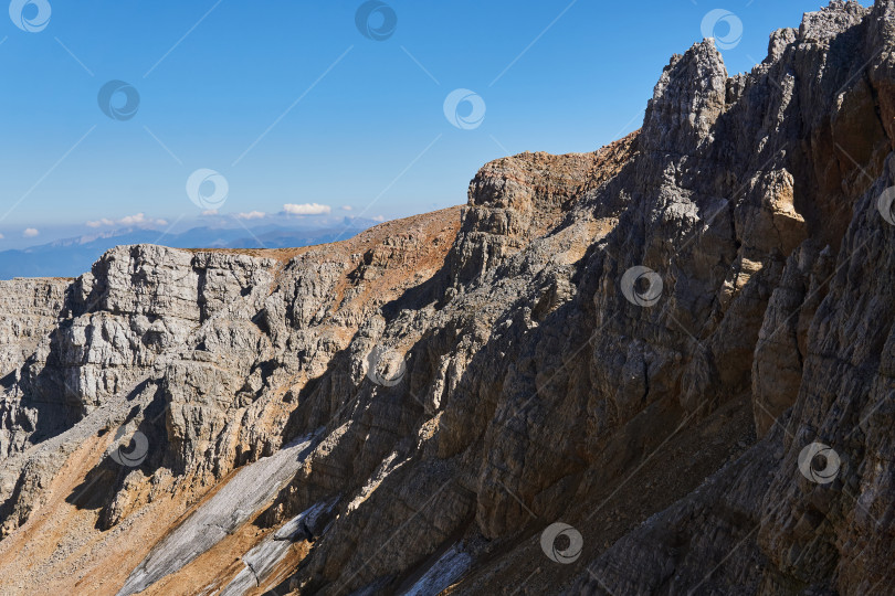 Скачать ледники сохранились до конца лета в тени скал фотосток Ozero