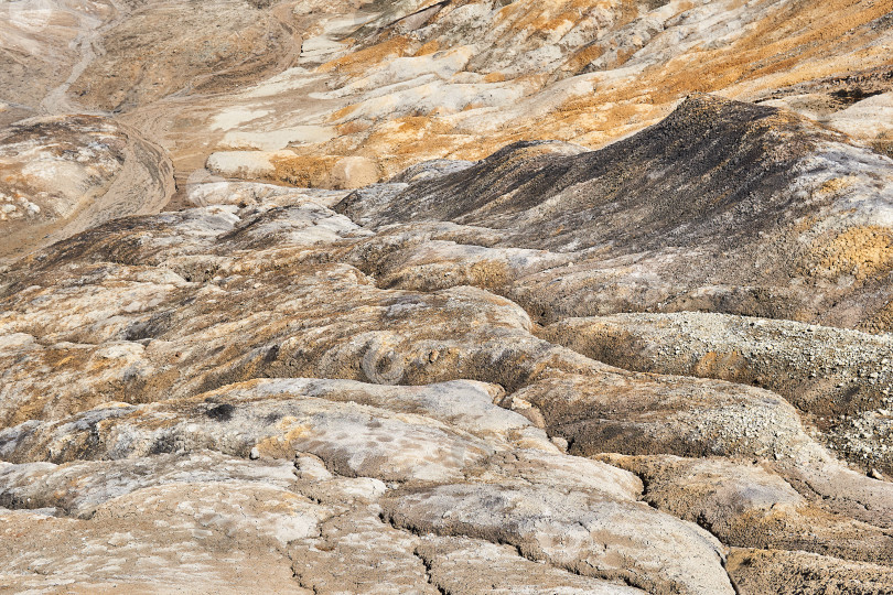 Скачать овраг в глинистой местности, лишенной почвы, при открытой добыче полезных ископаемых фотосток Ozero