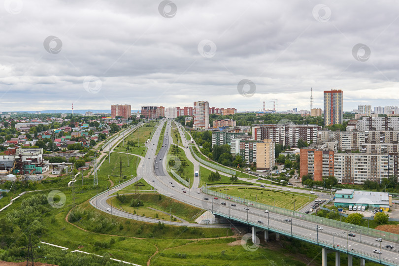 Скачать вид на объездную дорогу между городом и пригородами в Перми фотосток Ozero