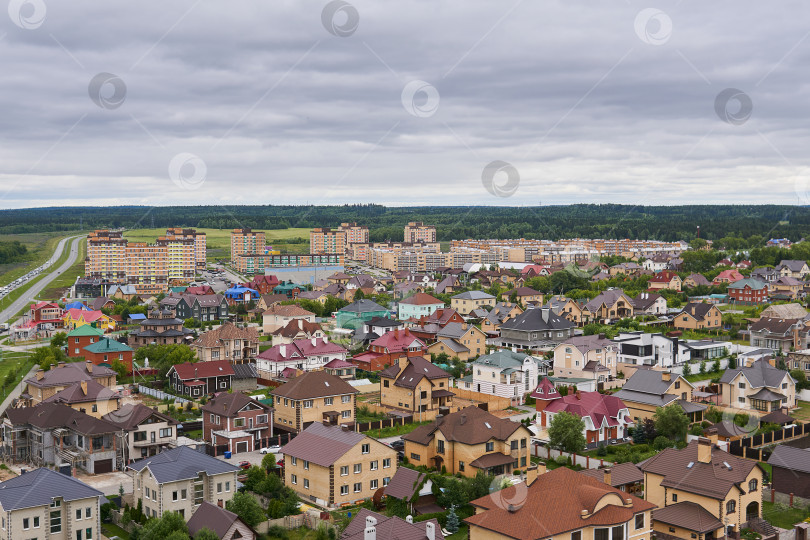 Скачать частные дома в пригородной зоне, вид сверху фотосток Ozero