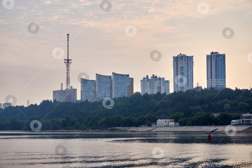 Скачать вид с реки Кама на город Пермь, Россия фотосток Ozero