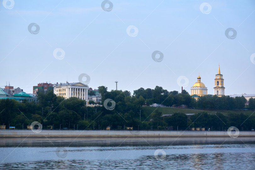 Скачать вид с реки Кама на город Пермь, Россия фотосток Ozero