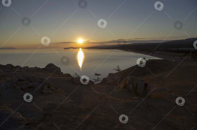 Скачать Рассвет на озере Байкал. Россия. фотосток Ozero