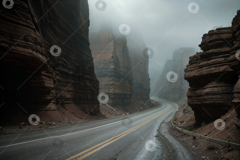 Скачать Дорога в горах каньона с туманными облаками фотосток Ozero