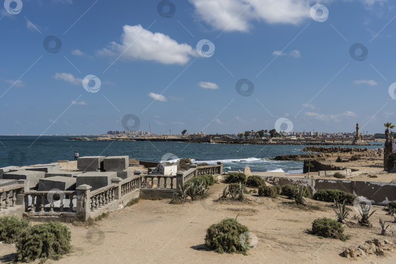 Скачать Побережье голубого Средиземного моря в Александрии. фотосток Ozero