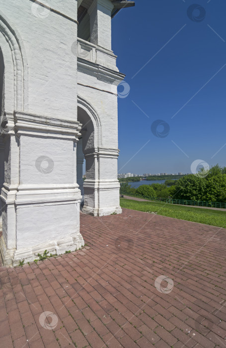 Скачать Угол галереи в православной церкви. фотосток Ozero