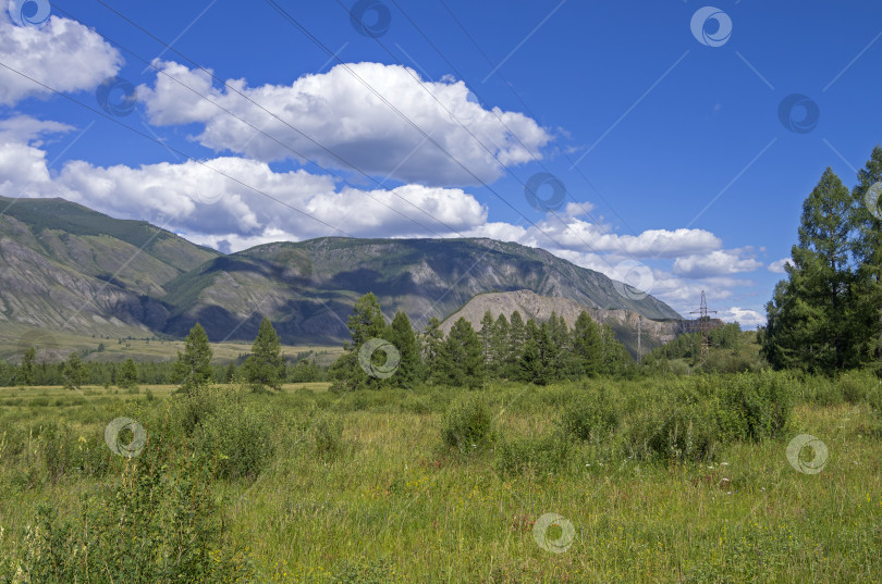 Скачать Тени облаков на горном склоне. фотосток Ozero