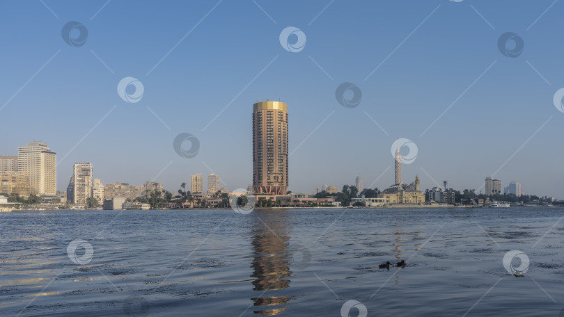 Скачать В Каире Нил течет спокойно. фотосток Ozero