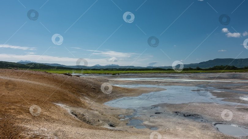 Скачать Термальные источники в кратере потухшего вулкана Узон. фотосток Ozero