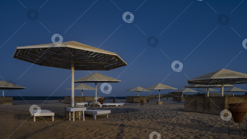 Скачать Ночь на пляже Красного моря. фотосток Ozero