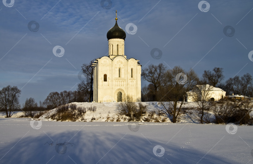 Скачать Церковь Покрова Пресвятой Богородицы на Нерли, Россия. фотосток Ozero