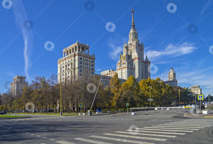 Скачать Главное здание Московского государственного университета. фотосток Ozero