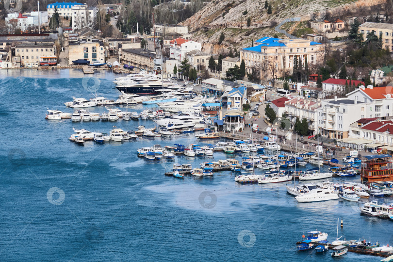 Скачать зимний вид на гавань в Балаклавской бухте, Крым фотосток Ozero