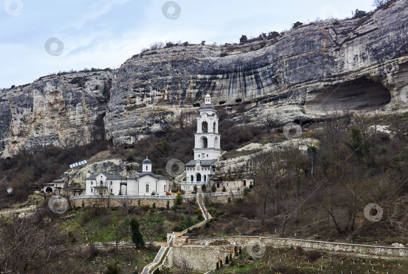 Скачать церковь, колокольня и хозяйственные постройки Успенского монастыря в т фотосток Ozero