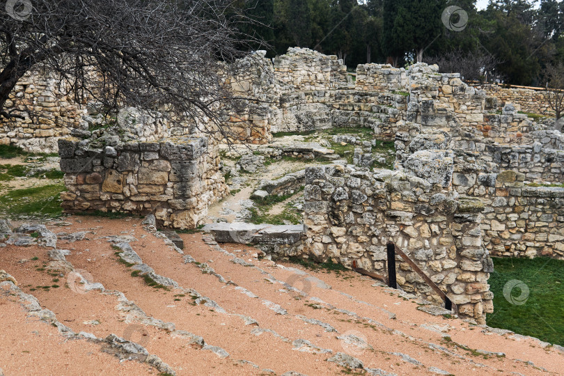 Скачать руины древнегреческого амфитеатра в Херсонесе фотосток Ozero