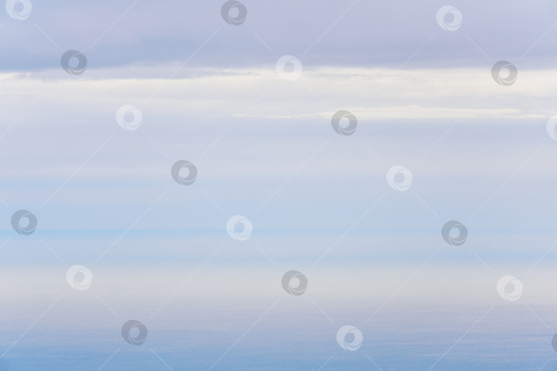 Скачать естественный фон, утренний морской пейзаж в нежном рассветном тумане фотосток Ozero
